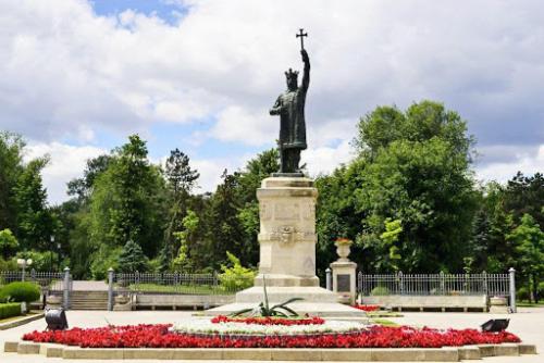 Public Garden_the monument of Stephen the Great